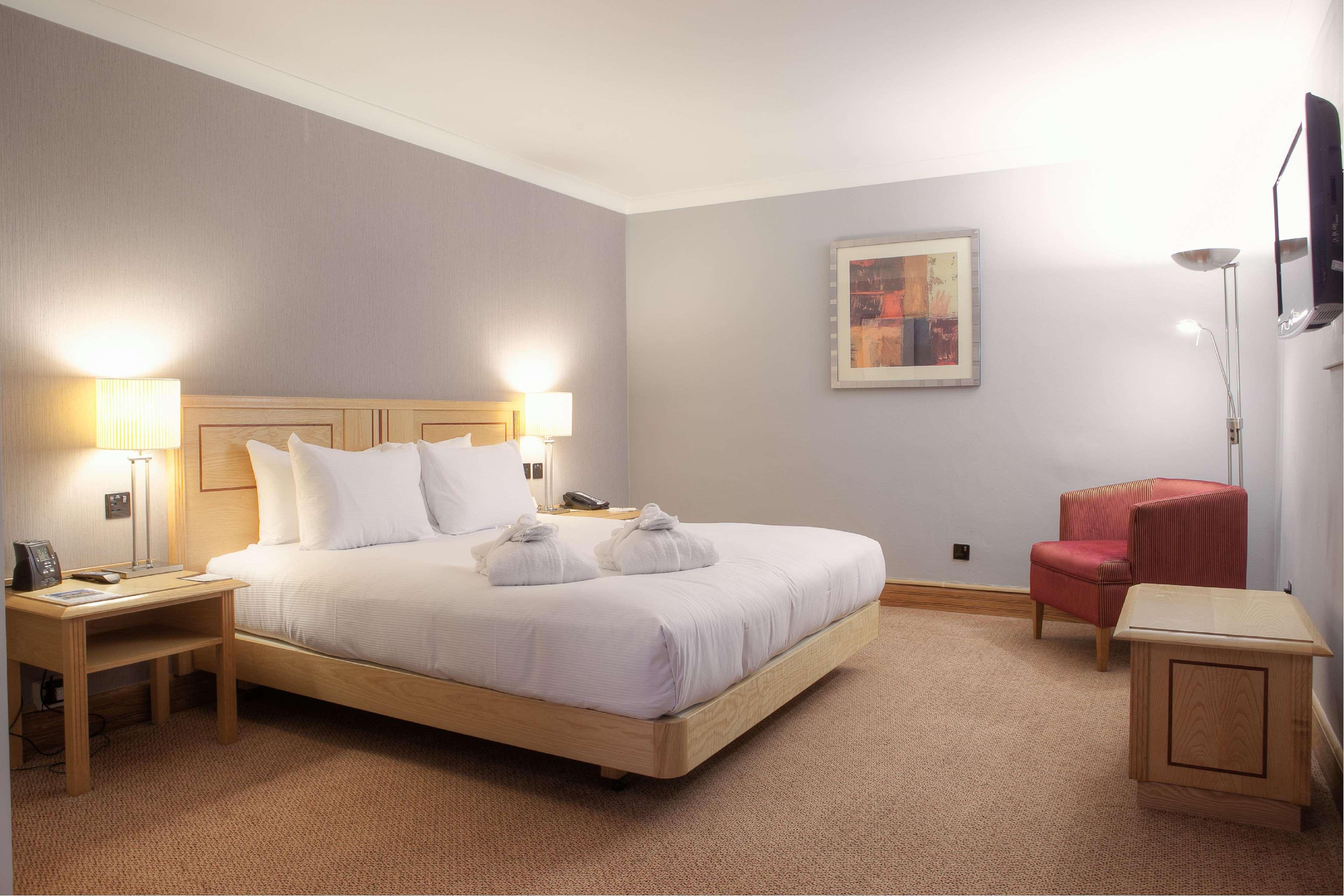 Doubletree By Hilton Swindon Hotel Esterno foto