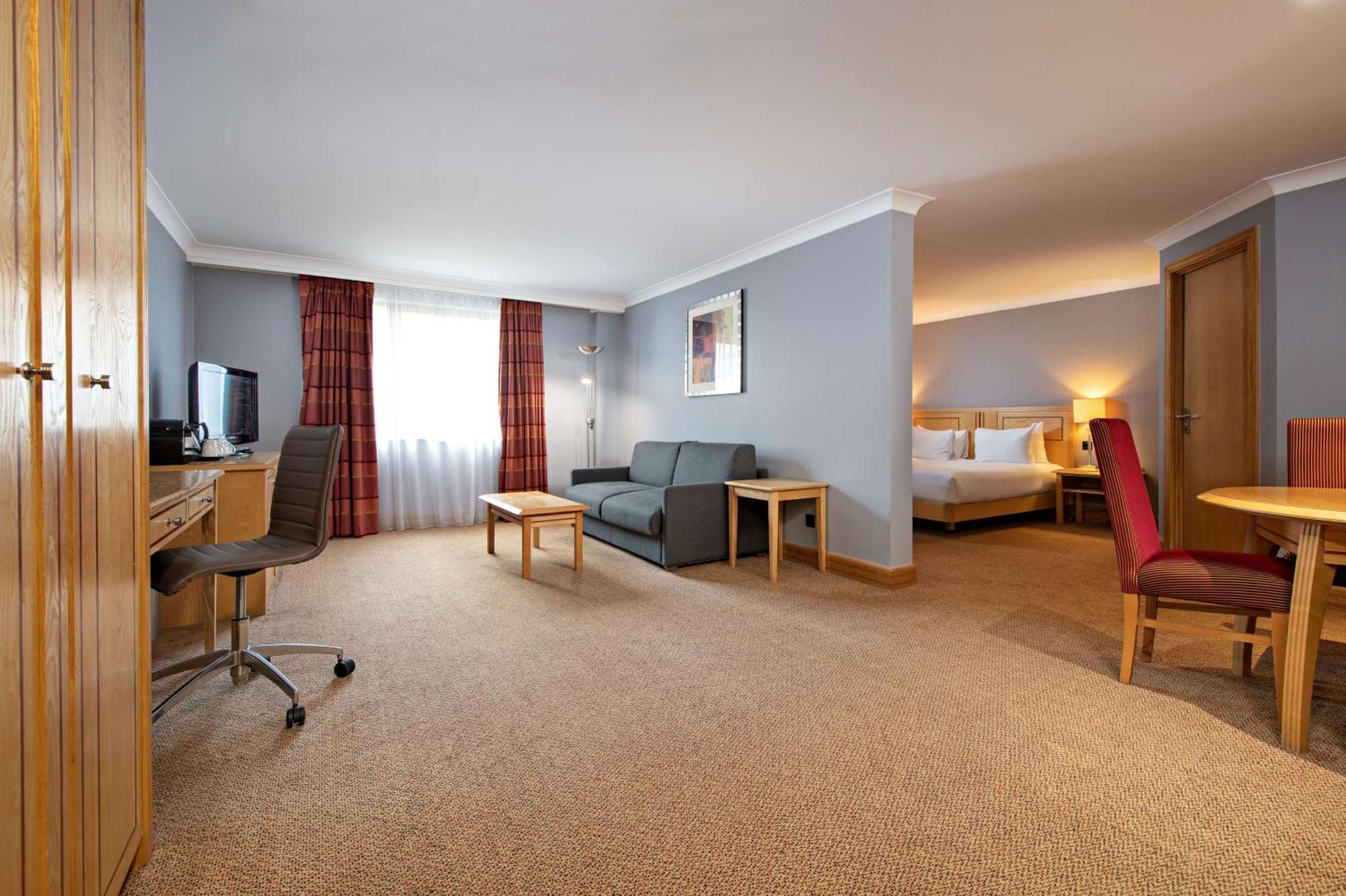 Doubletree By Hilton Swindon Hotel Esterno foto